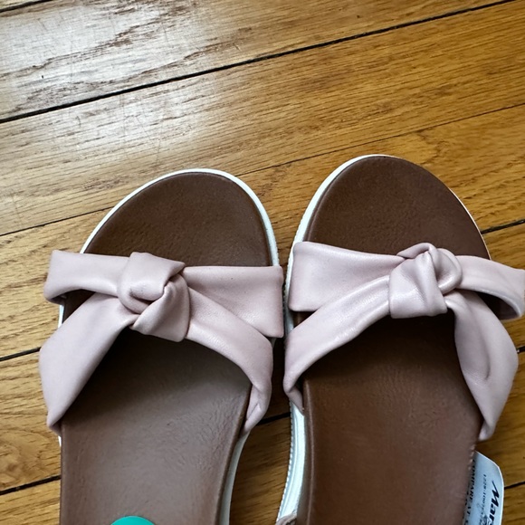 NWT Mia cute and comfy sandals size 4 - Picture 7 of 7